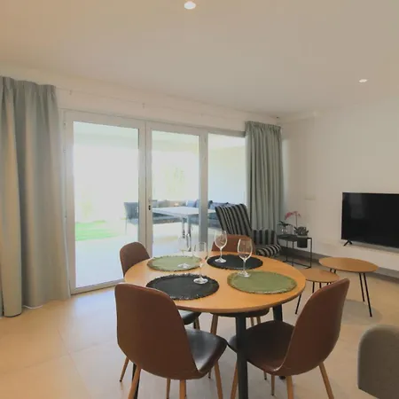 The Pink Lagoon House بيت للعطل تورّيفيِخا