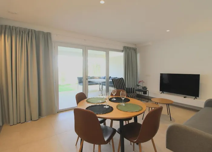 The Pink Lagoon House بيت للعطل تورّيفيِخا